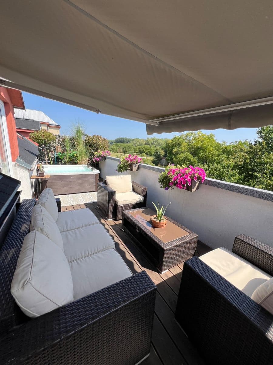 4 bedroom with open-plan kitchen flat for sale, 159 m², Kostelecká, Mratín, Středočeský Region 4 bedroom with open-plan kitchen flat for sale, 159 m², Kostelecká, Mratín, Středočeský Region