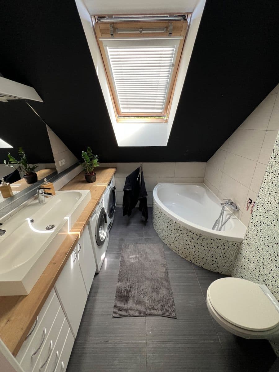 4 bedroom with open-plan kitchen flat for sale, 159 m², Kostelecká, Mratín, Středočeský Region 4 bedroom with open-plan kitchen flat for sale, 159 m², Kostelecká, Mratín, Středočeský Region