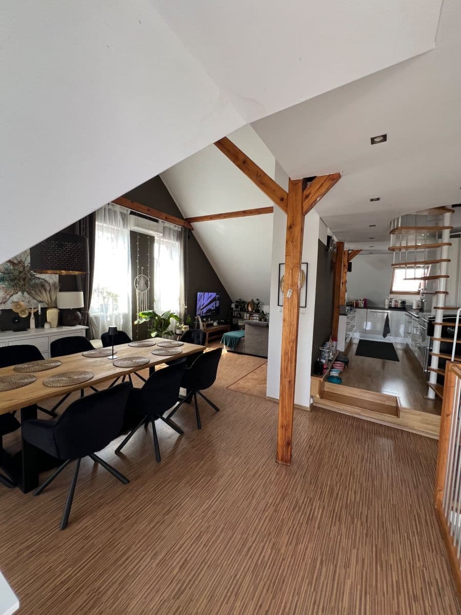 4 bedroom with open-plan kitchen flat for sale, 159 m², Kostelecká, Mratín, Středočeský Region 4 bedroom with open-plan kitchen flat for sale, 159 m², Kostelecká, Mratín, Středočeský Region