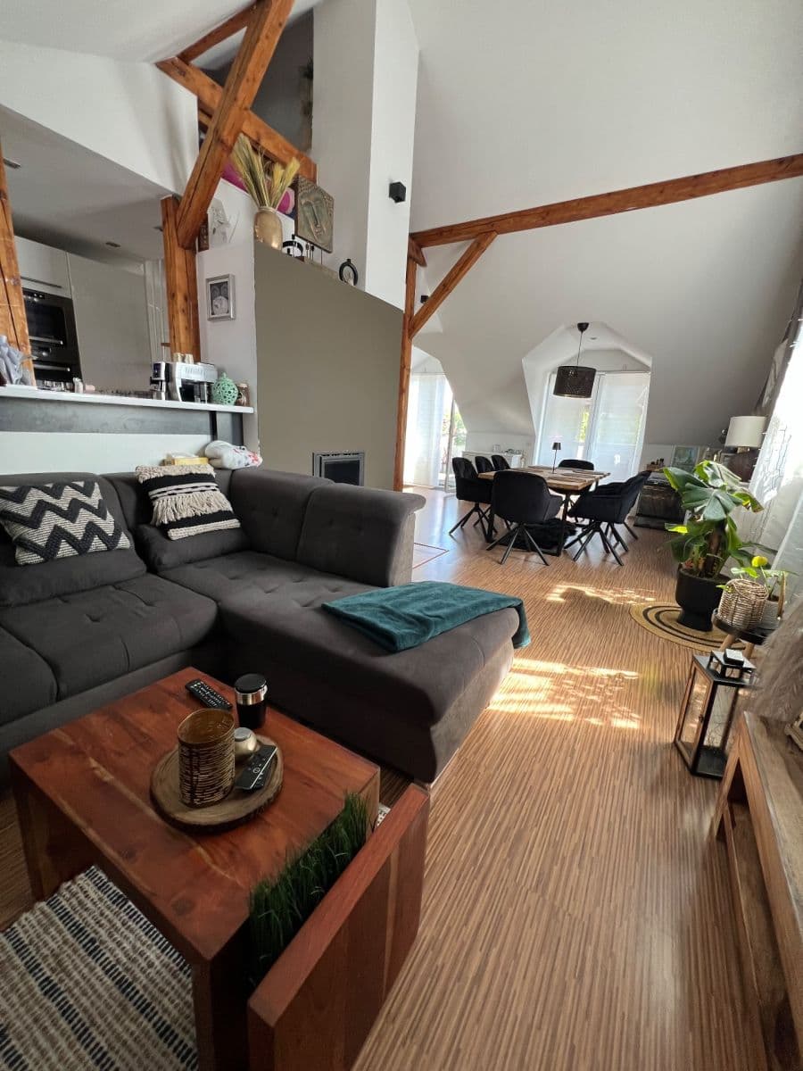 4 bedroom with open-plan kitchen flat for sale, 159 m², Kostelecká, Mratín, Středočeský Region 4 bedroom with open-plan kitchen flat for sale, 159 m², Kostelecká, Mratín, Středočeský Region