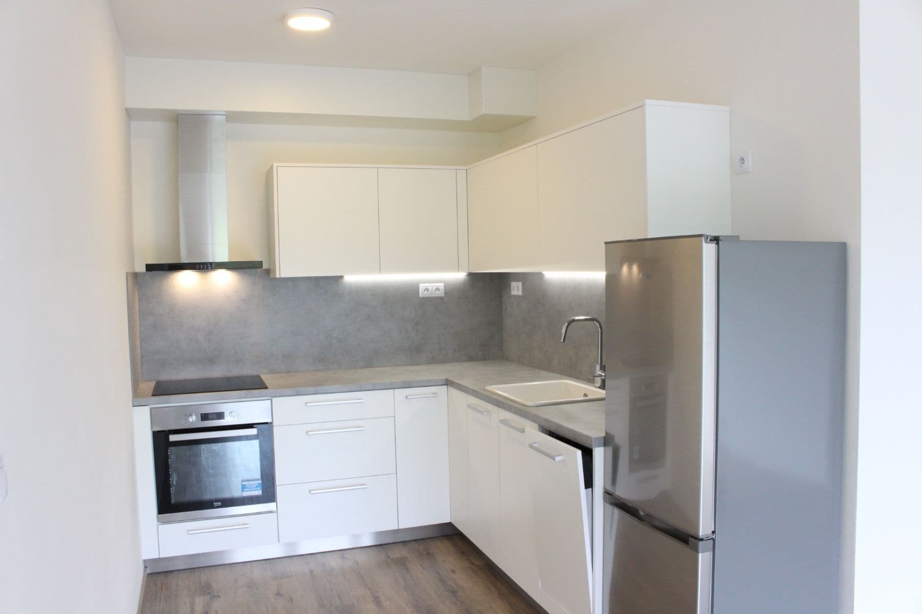 1 bedroom with open-plan kitchen flat to rent, 55 m², Mantovská, Prague, Prague 1 bedroom with open-plan kitchen flat to rent, 55 m², Mantovská, Prague, Prague