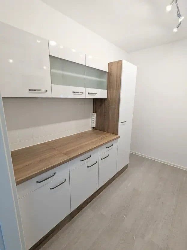 1 bedroom with open-plan kitchen flat to rent, 62 m², Woogstraße 36, Neuhofen, Rhineland-Palatinate 1 bedroom with open-plan kitchen flat to rent, 62 m², Woogstraße 36, Neuhofen, Rhineland-Palatinate