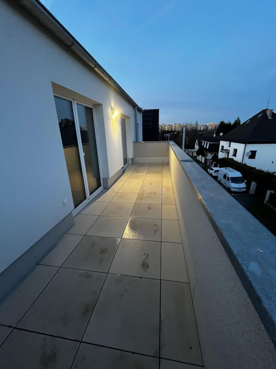 4 bedroom with open-plan kitchen flat to rent, 141 m², Podohradská, Prague, Prague 4 bedroom with open-plan kitchen flat to rent, 141 m², Podohradská, Prague, Prague