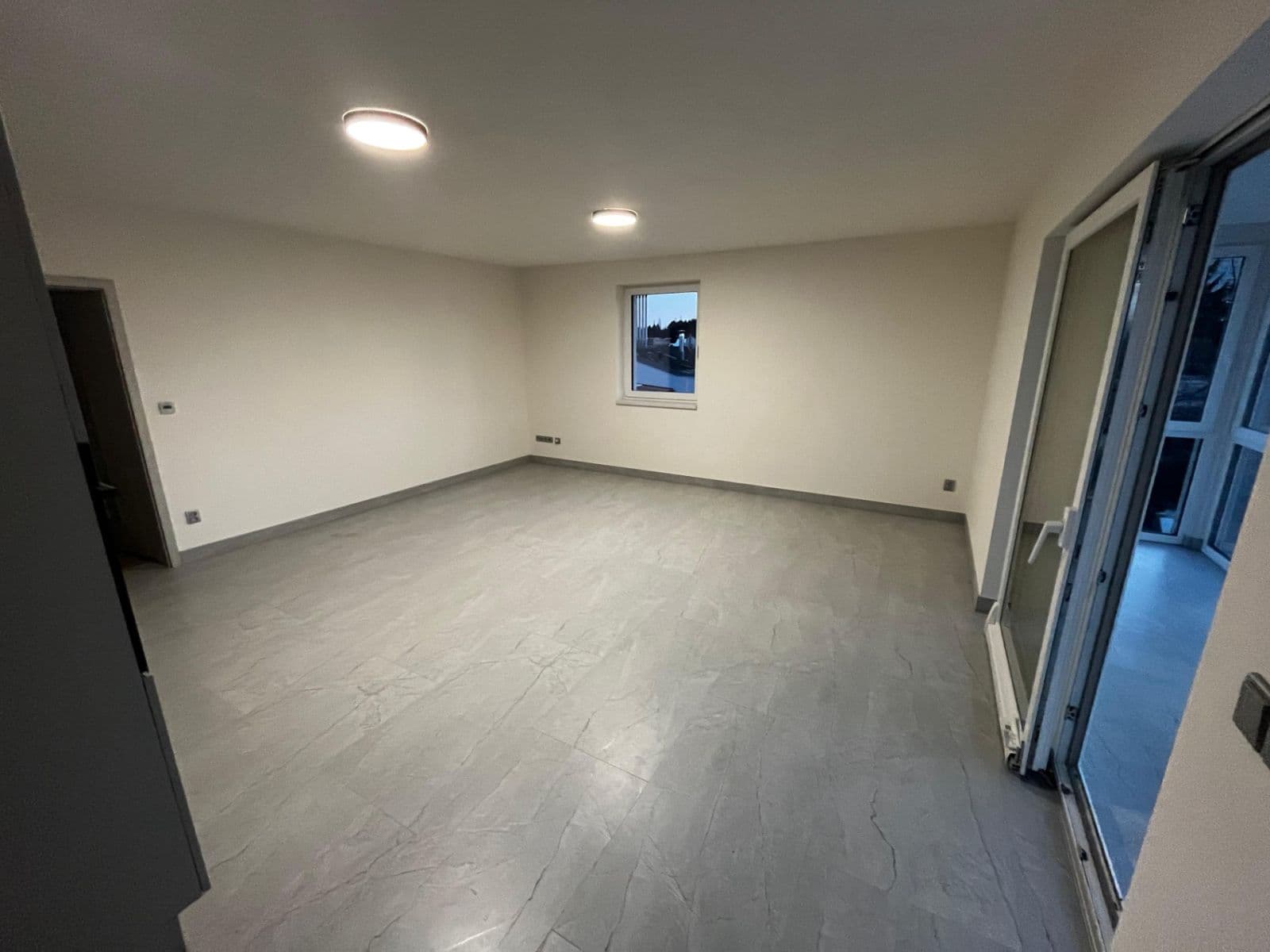 4 bedroom with open-plan kitchen flat to rent, 141 m², Podohradská, Prague, Prague 4 bedroom with open-plan kitchen flat to rent, 141 m², Podohradská, Prague, Prague