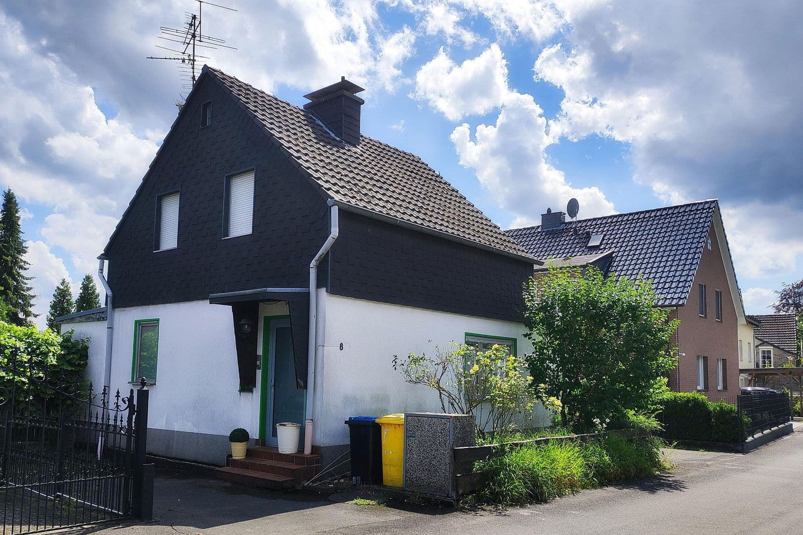 house for sale, 147 m², Fliederweg 8, Solingen, North Rhine-Westphalia house for sale, 147 m², Fliederweg 8, Solingen, North Rhine-Westphalia