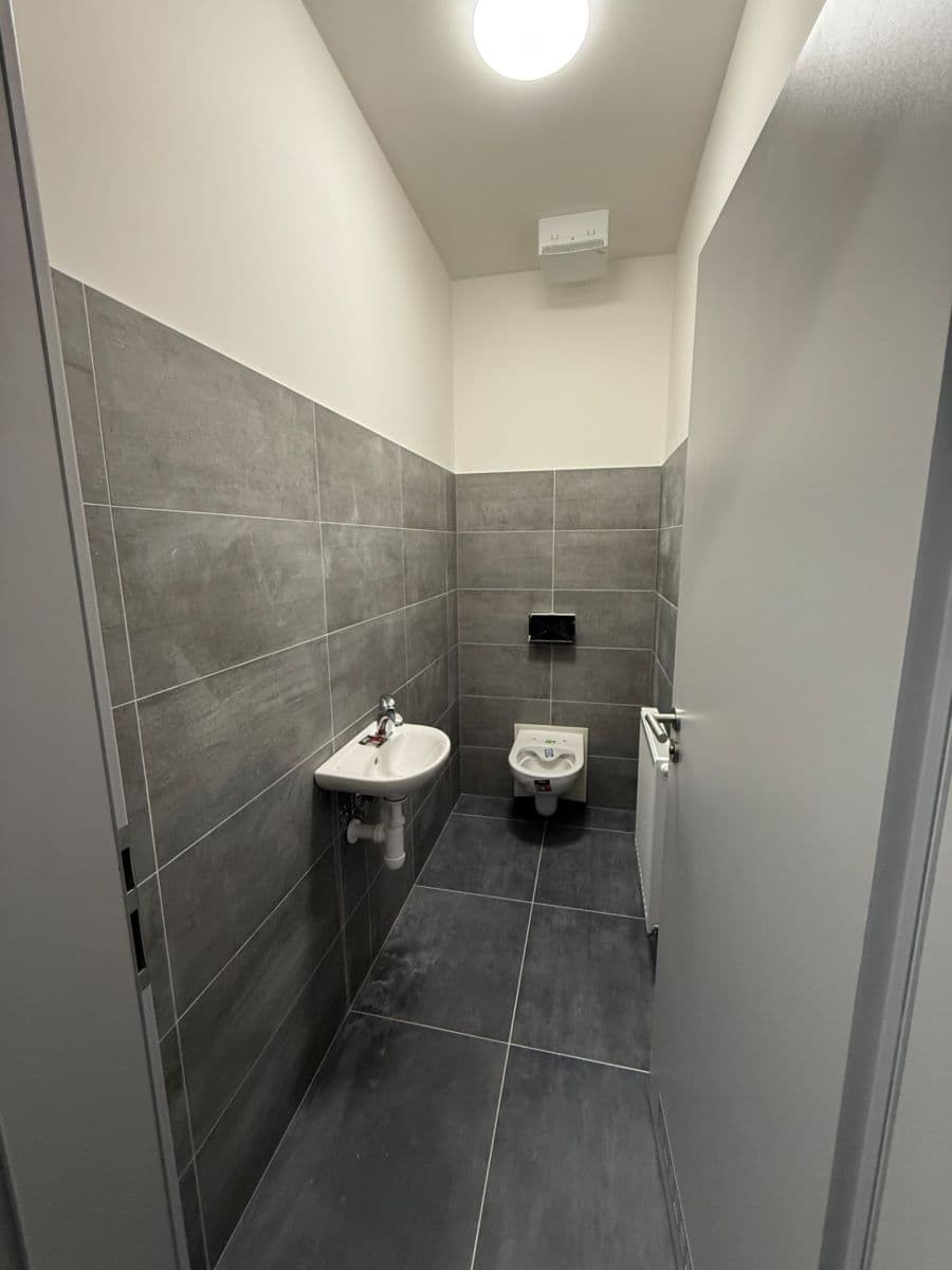 non-residential property to rent, 998 m², Tlustice, Středočeský Region non-residential property to rent, 998 m², Tlustice, Středočeský Region