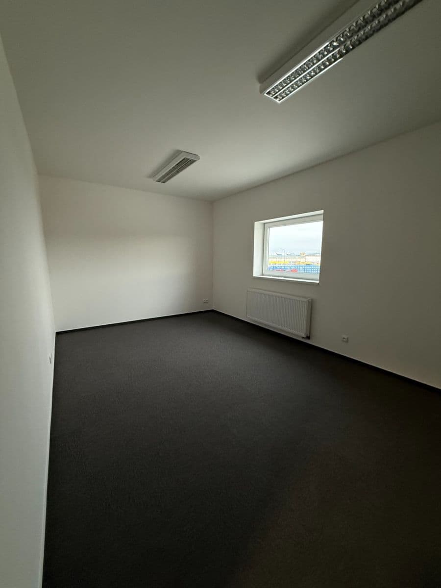 non-residential property to rent, 998 m², Tlustice, Středočeský Region non-residential property to rent, 998 m², Tlustice, Středočeský Region