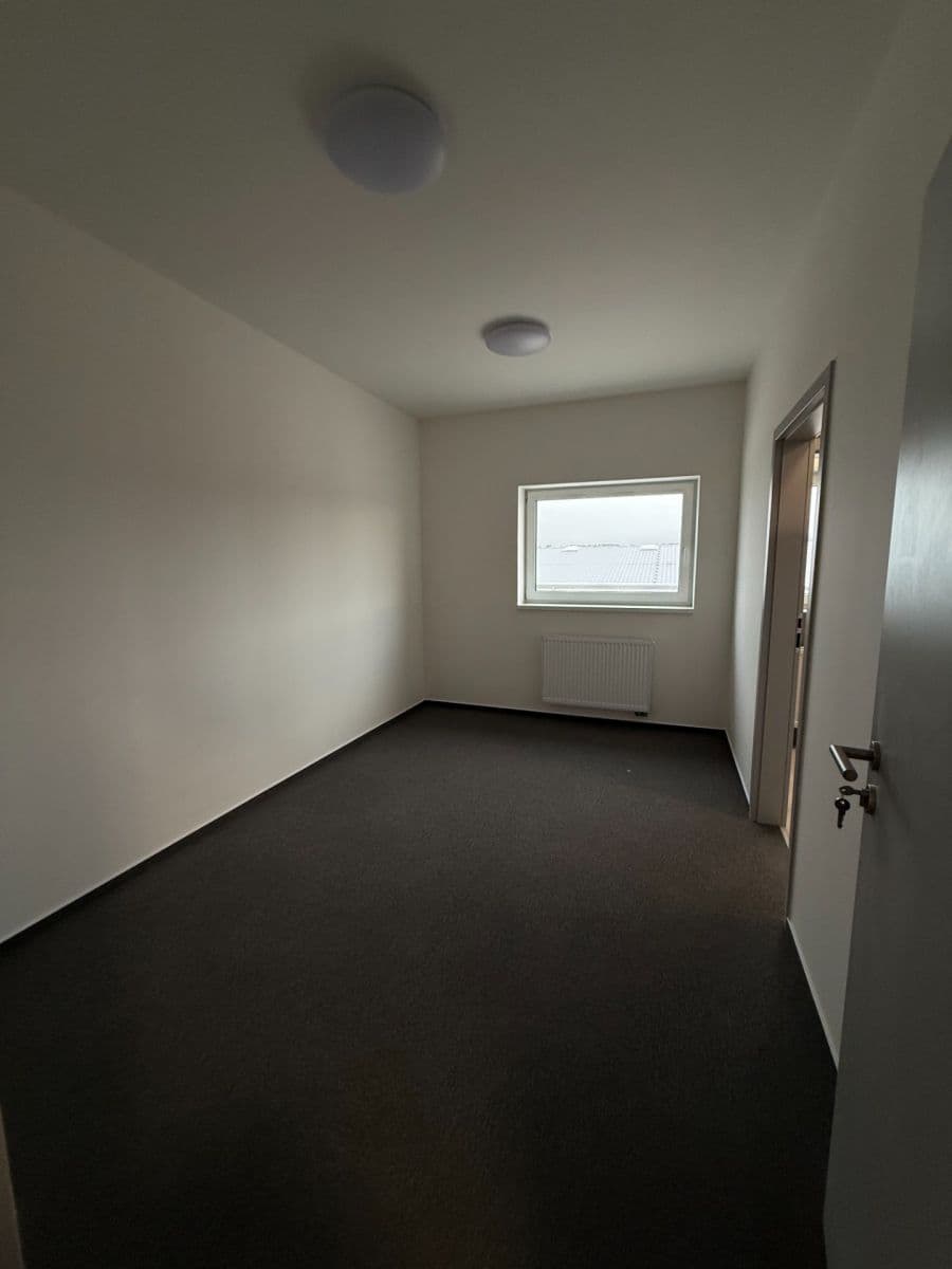 non-residential property to rent, 998 m², Tlustice, Středočeský Region non-residential property to rent, 998 m², Tlustice, Středočeský Region