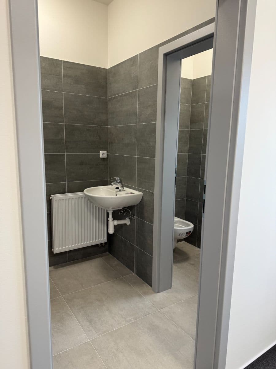 non-residential property to rent, 998 m², Tlustice, Středočeský Region non-residential property to rent, 998 m², Tlustice, Středočeský Region