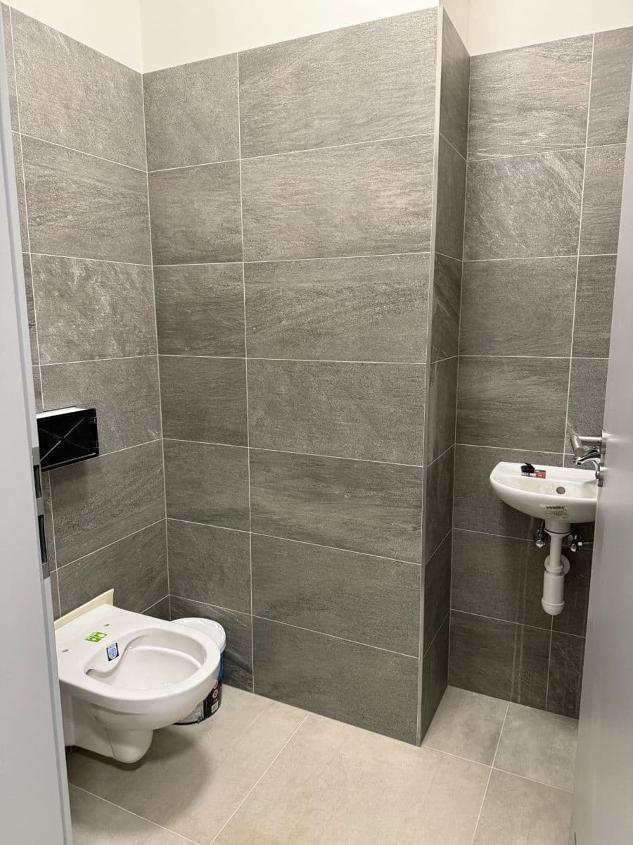 non-residential property to rent, 998 m², Tlustice, Středočeský Region non-residential property to rent, 998 m², Tlustice, Středočeský Region