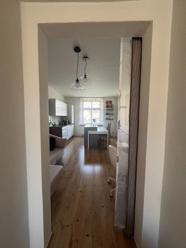 1 bedroom with open-plan kitchen flat to rent, 45 m², Chaberská, Prague, Prague 1 bedroom with open-plan kitchen flat to rent, 45 m², Chaberská, Prague, Prague