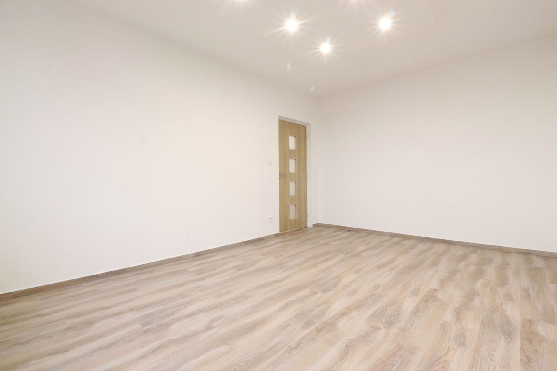 2 bedroom flat to rent, 53 m², Průběžná, Milovice, Středočeský Region 2 bedroom flat to rent, 53 m², Průběžná, Milovice, Středočeský Region