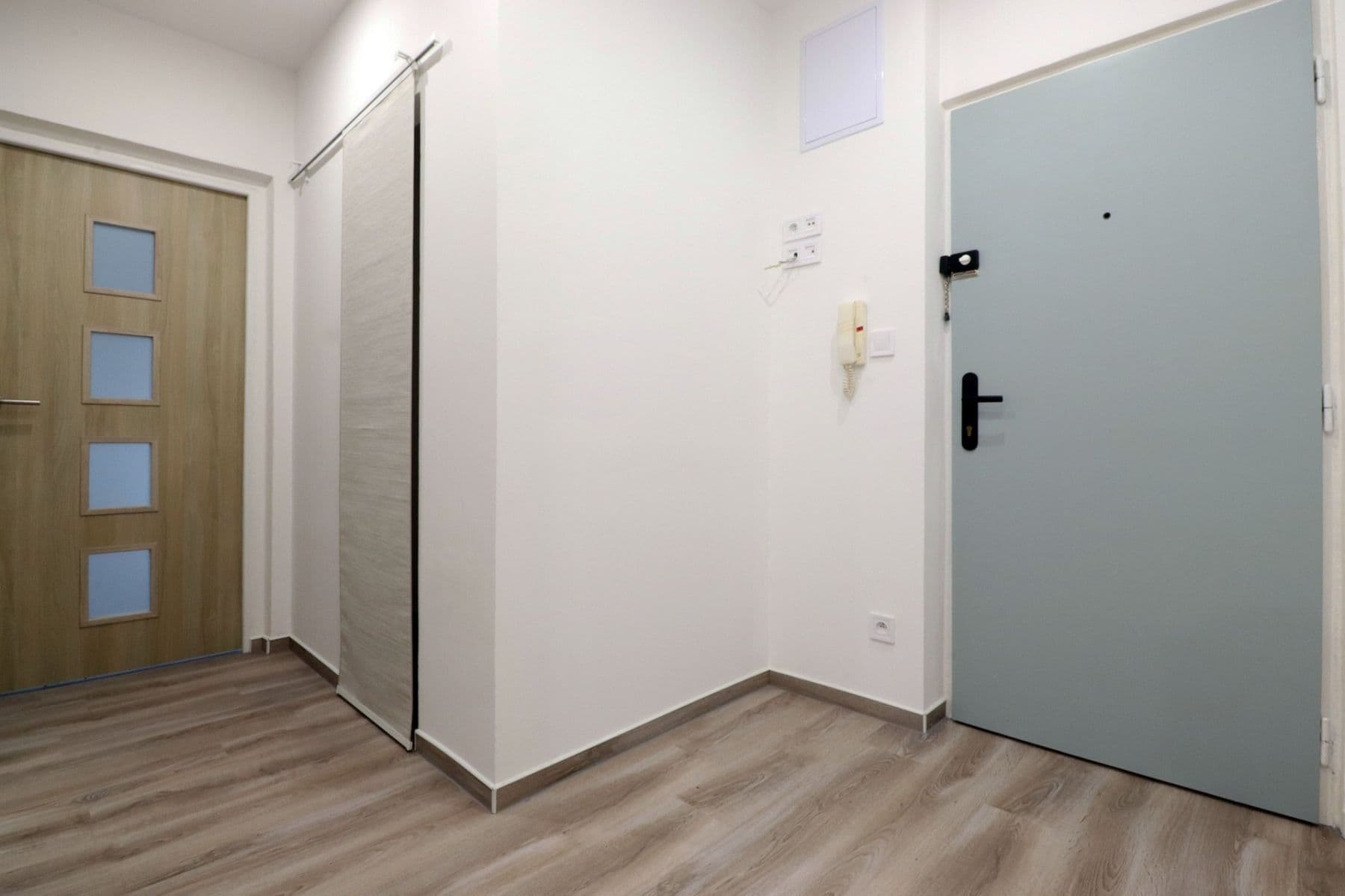 2 bedroom flat to rent, 53 m², Průběžná, Milovice, Středočeský Region 2 bedroom flat to rent, 53 m², Průběžná, Milovice, Středočeský Region