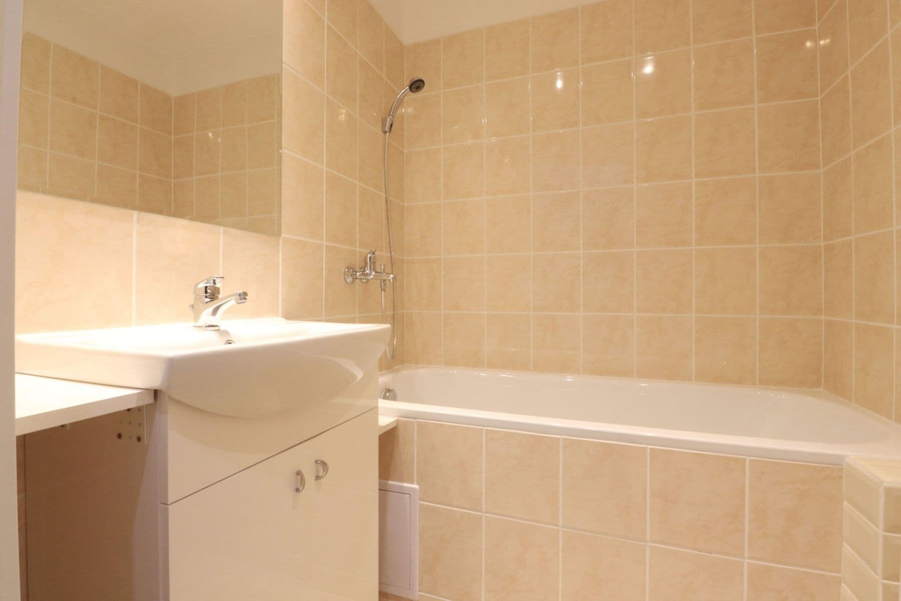 2 bedroom flat to rent, 53 m², Průběžná, Milovice, Středočeský Region 2 bedroom flat to rent, 53 m², Průběžná, Milovice, Středočeský Region