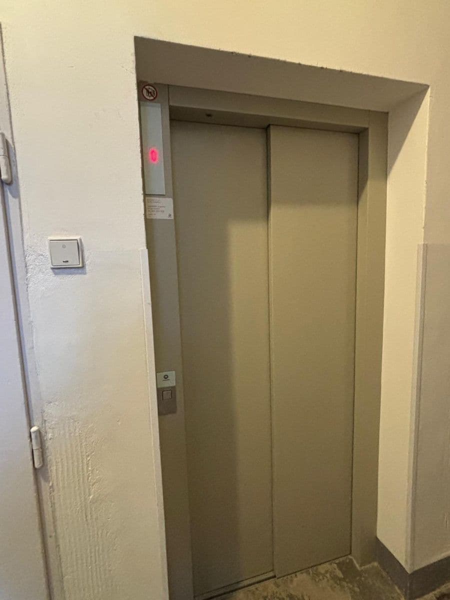 Studio flat to rent, 32 m², Ortenovo náměstí, Prague, Prague Studio flat to rent, 32 m², Ortenovo náměstí, Prague, Prague