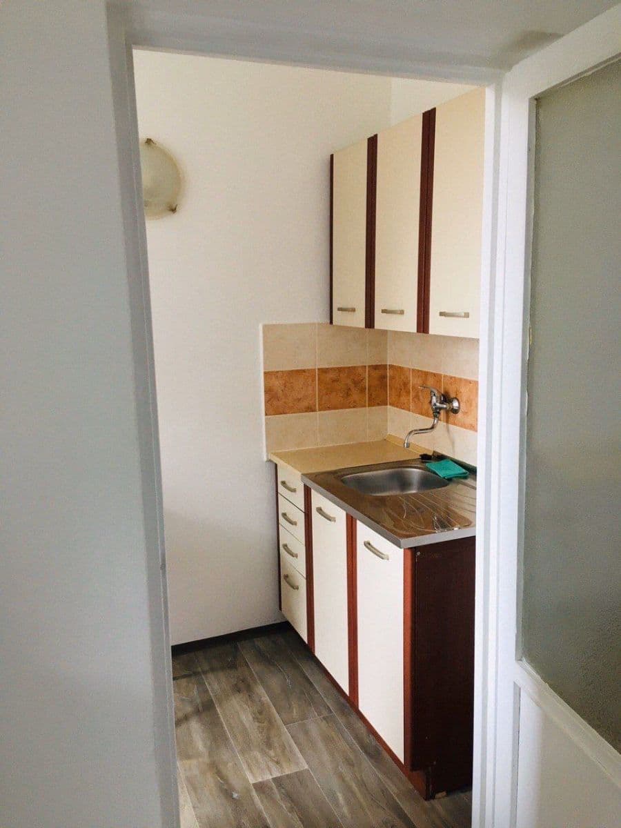 Studio flat to rent, 32 m², Halasovo náměstí, Brno, Jihomoravský Region Studio flat to rent, 32 m², Halasovo náměstí, Brno, Jihomoravský Region