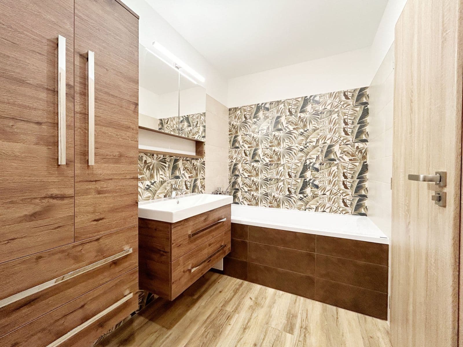 3 bedroom with open-plan kitchen flat to rent, 84 m², Strašnická, Prague, Prague 3 bedroom with open-plan kitchen flat to rent, 84 m², Strašnická, Prague, Prague