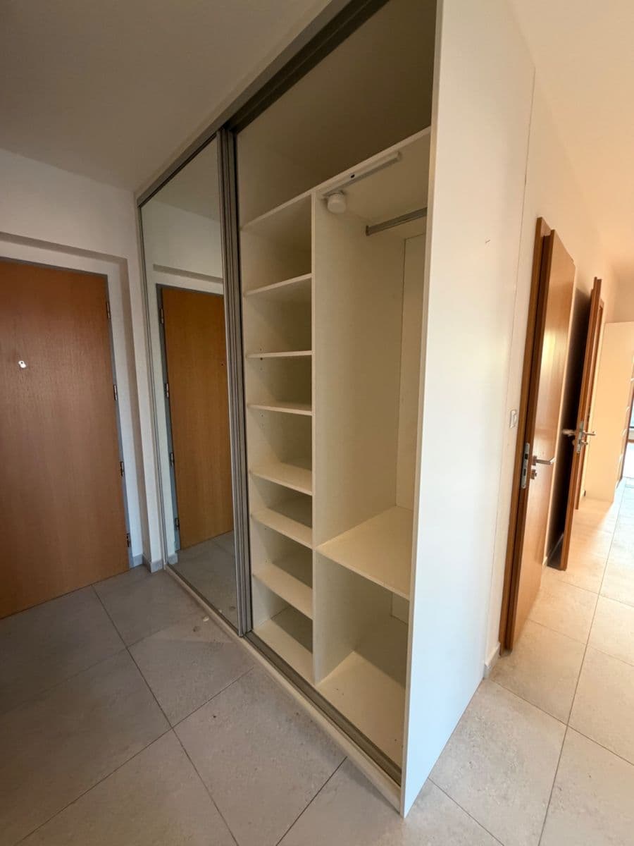 2 bedroom with open-plan kitchen flat to rent, 83 m², Nademlejnská, Prague, Prague 2 bedroom with open-plan kitchen flat to rent, 83 m², Nademlejnská, Prague, Prague