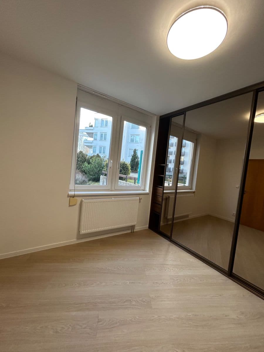 1 bedroom with open-plan kitchen flat to rent, 120 m², Högerova, Prague, Prague 1 bedroom with open-plan kitchen flat to rent, 120 m², Högerova, Prague, Prague