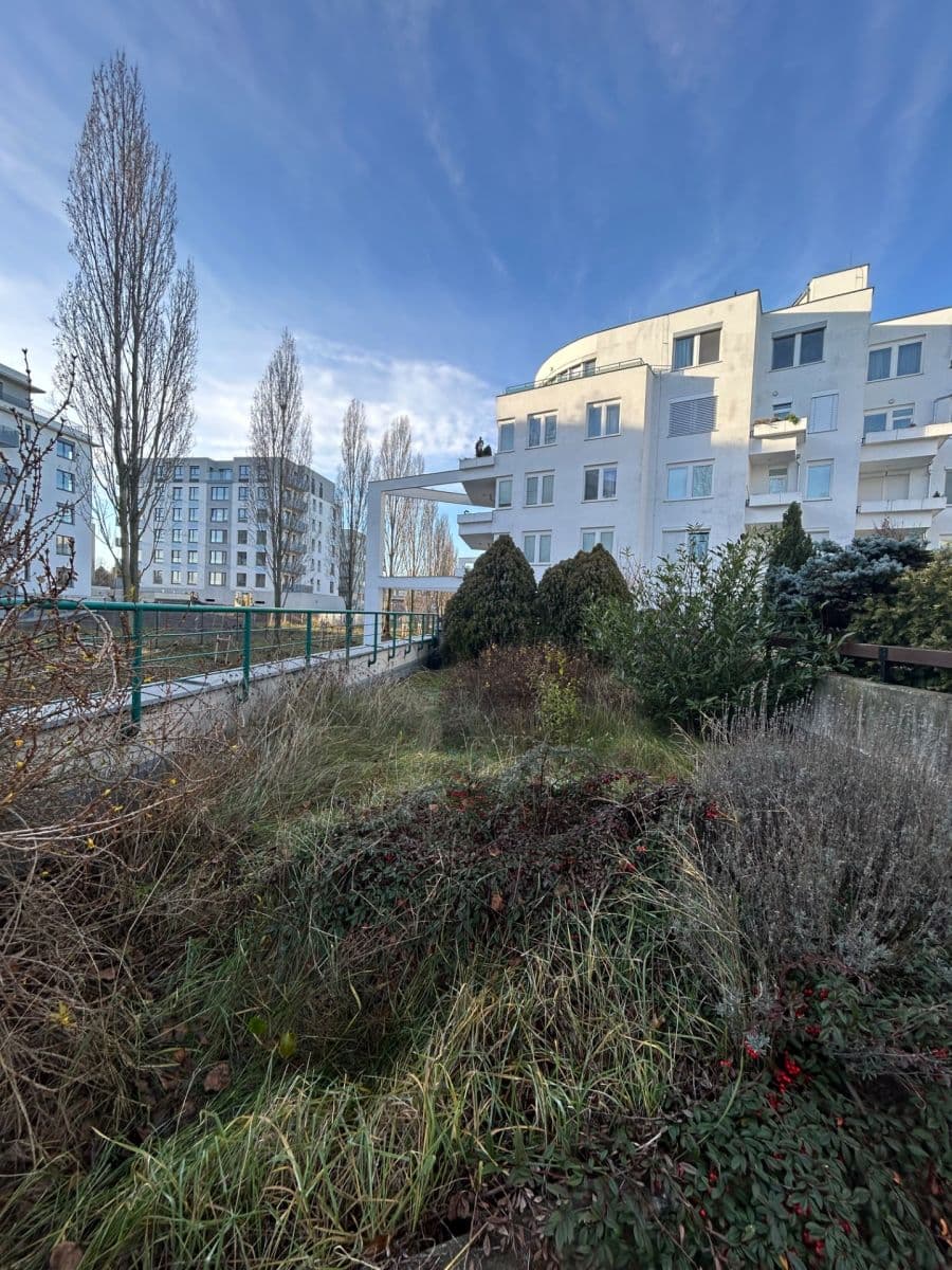 1 bedroom with open-plan kitchen flat to rent, 120 m², Högerova, Prague, Prague 1 bedroom with open-plan kitchen flat to rent, 120 m², Högerova, Prague, Prague