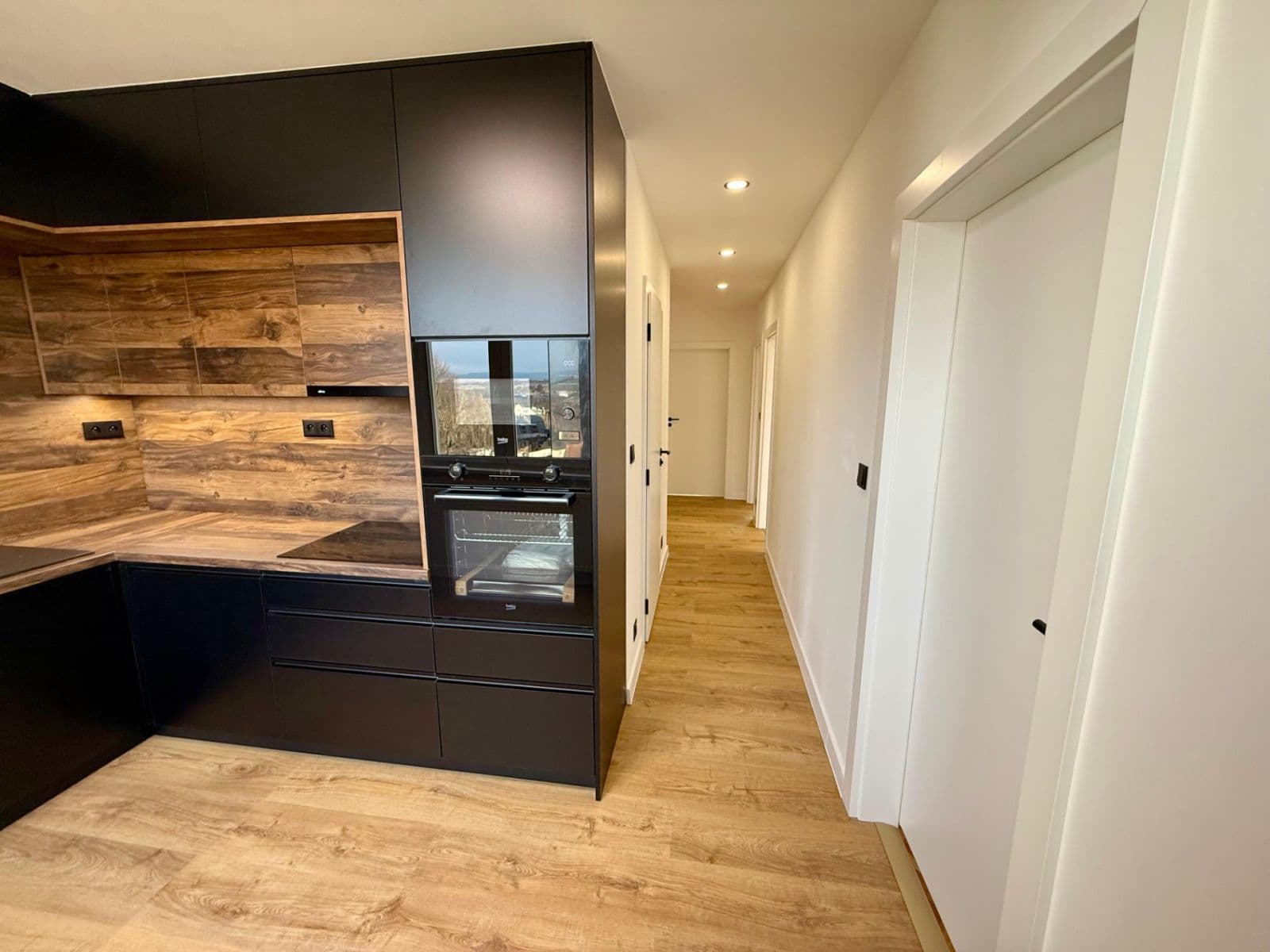 4 bedroom flat for sale, 77 m², Modenská, Karlovy Vary, Karlovarský Region 4 bedroom flat for sale, 77 m², Modenská, Karlovy Vary, Karlovarský Region