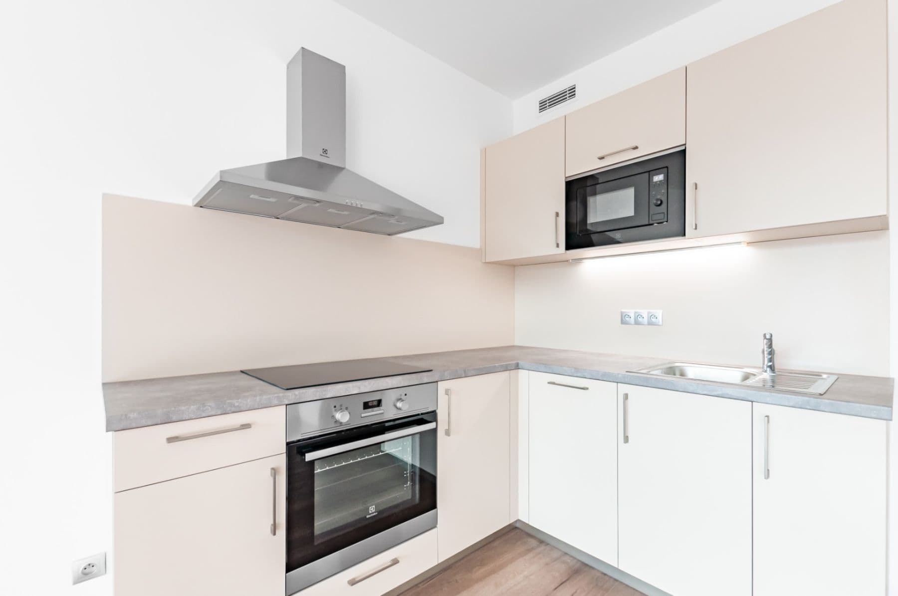 Studio flat to rent, 36 m², Kurta Konráda, Prague, Prague Studio flat to rent, 36 m², Kurta Konráda, Prague, Prague