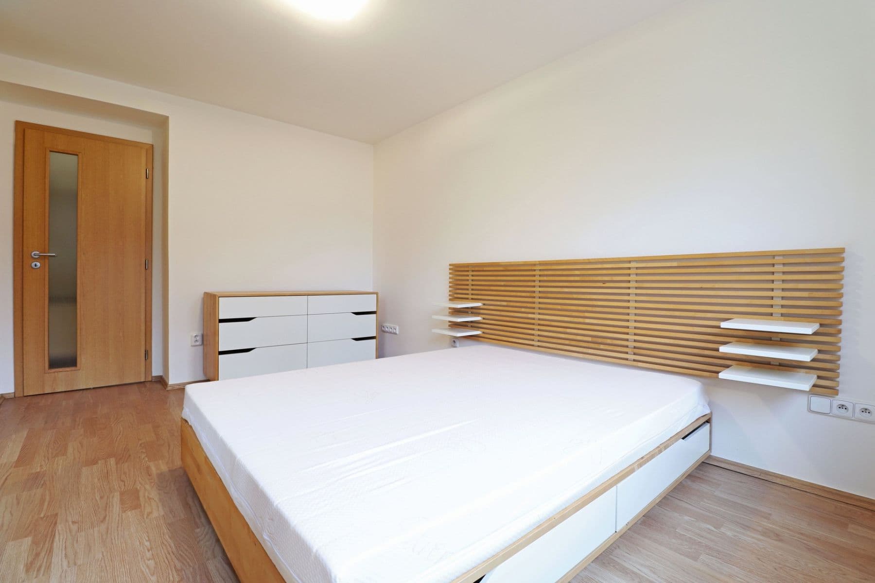 1 bedroom with open-plan kitchen flat to rent, 51 m², Unhošťská, Kladno, Středočeský Region 1 bedroom with open-plan kitchen flat to rent, 51 m², Unhošťská, Kladno, Středočeský Region