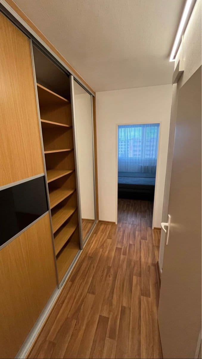 1 bedroom with open-plan kitchen flat to rent, 39 m², Pujmanové, Prague, Prague 1 bedroom with open-plan kitchen flat to rent, 39 m², Pujmanové, Prague, Prague