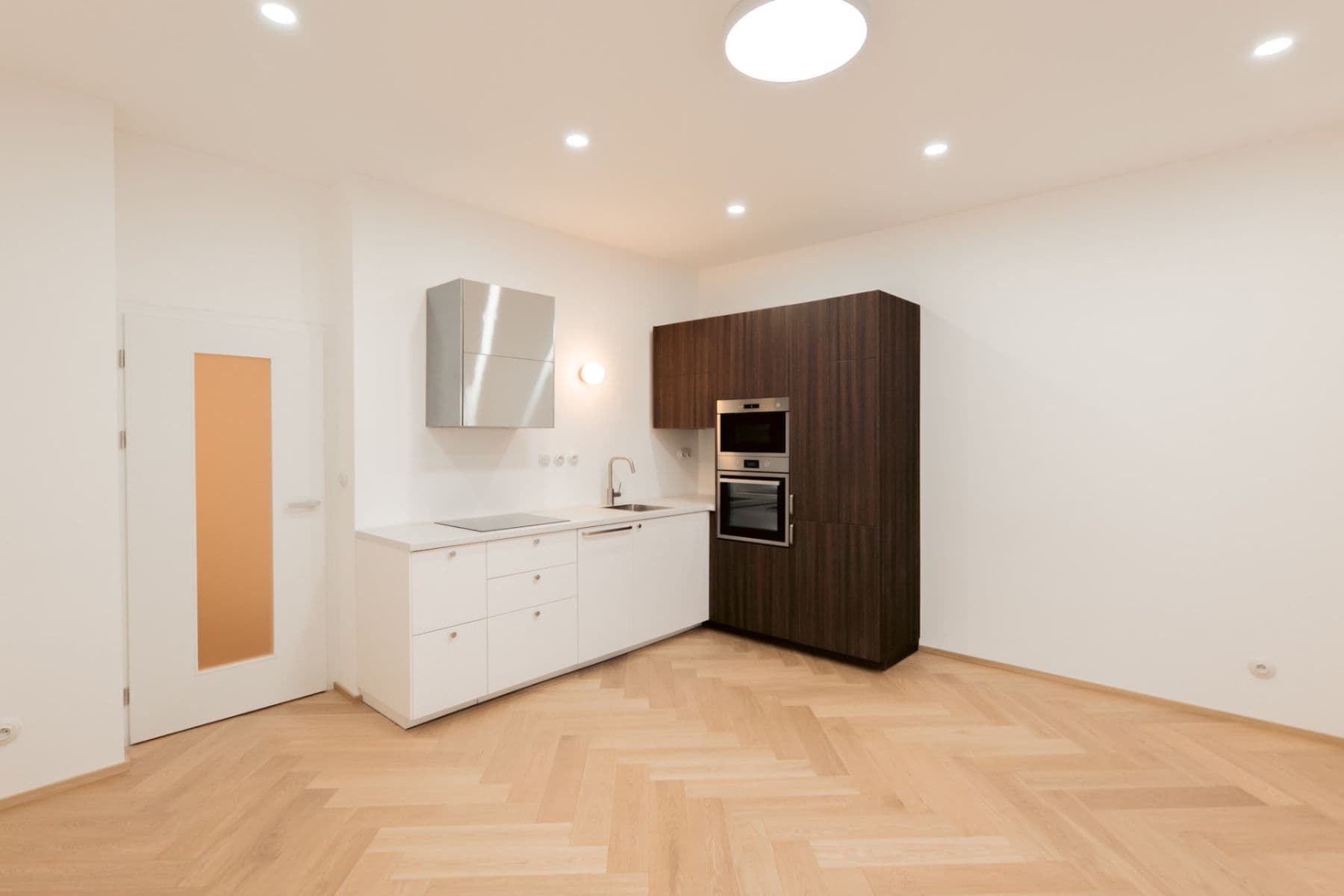 1 bedroom with open-plan kitchen flat to rent, 55 m², U Vodárny, Prague, Prague 1 bedroom with open-plan kitchen flat to rent, 55 m², U Vodárny, Prague, Prague