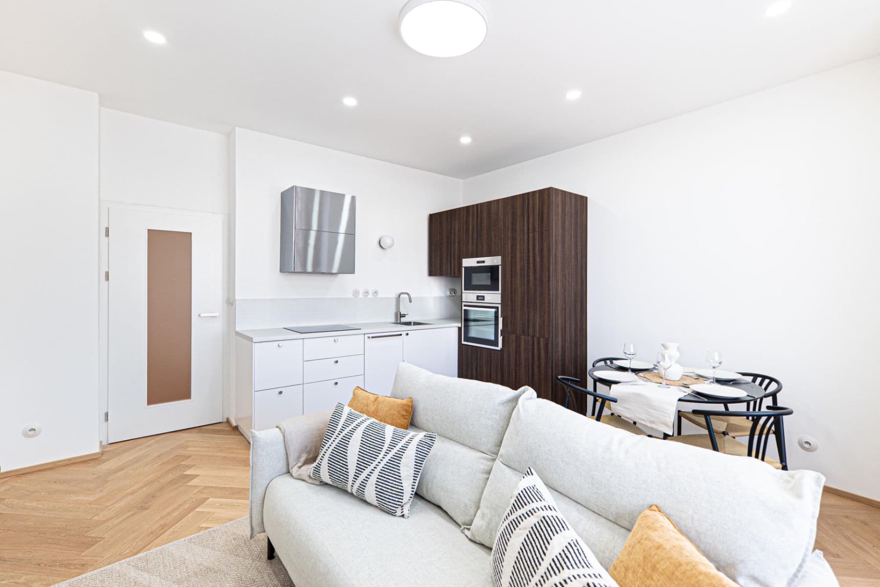 1 bedroom with open-plan kitchen flat to rent, 55 m², U Vodárny, Prague, Prague 1 bedroom with open-plan kitchen flat to rent, 55 m², U Vodárny, Prague, Prague