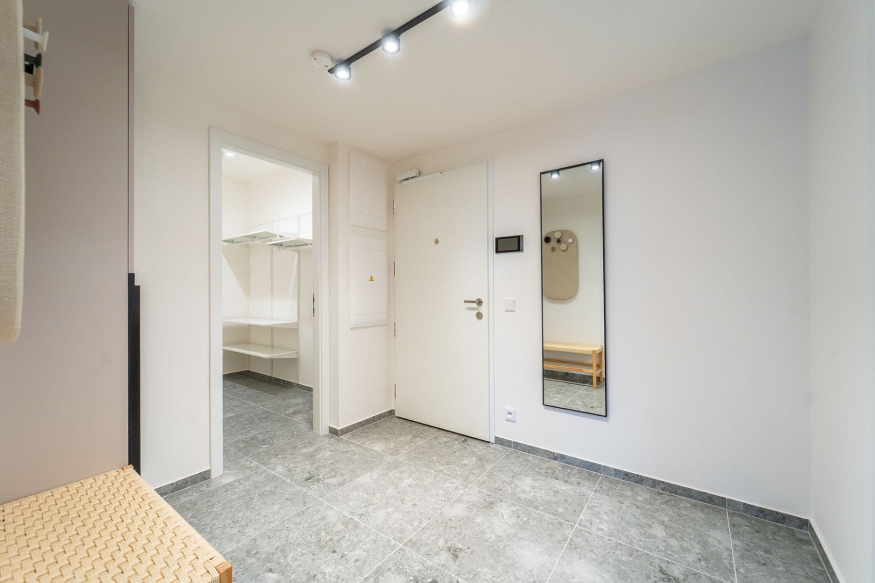 1 bedroom with open-plan kitchen flat to rent, 53 m², Československého exilu, Prague, Prague 1 bedroom with open-plan kitchen flat to rent, 53 m², Československého exilu, Prague, Prague