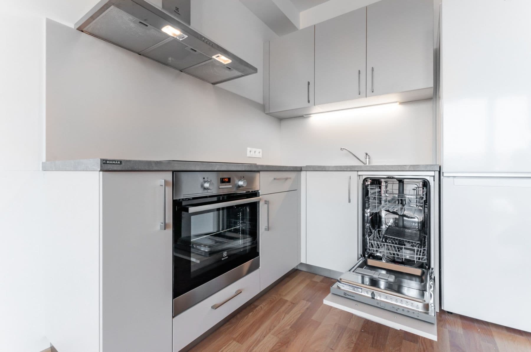 Studio flat to rent, 34 m², Moravcových, Prague, Prague Studio flat to rent, 34 m², Moravcových, Prague, Prague