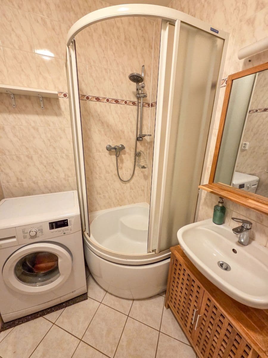 Small studio flat to rent, 27 m², Štúrova, Prague, Prague Small studio flat to rent, 27 m², Štúrova, Prague, Prague