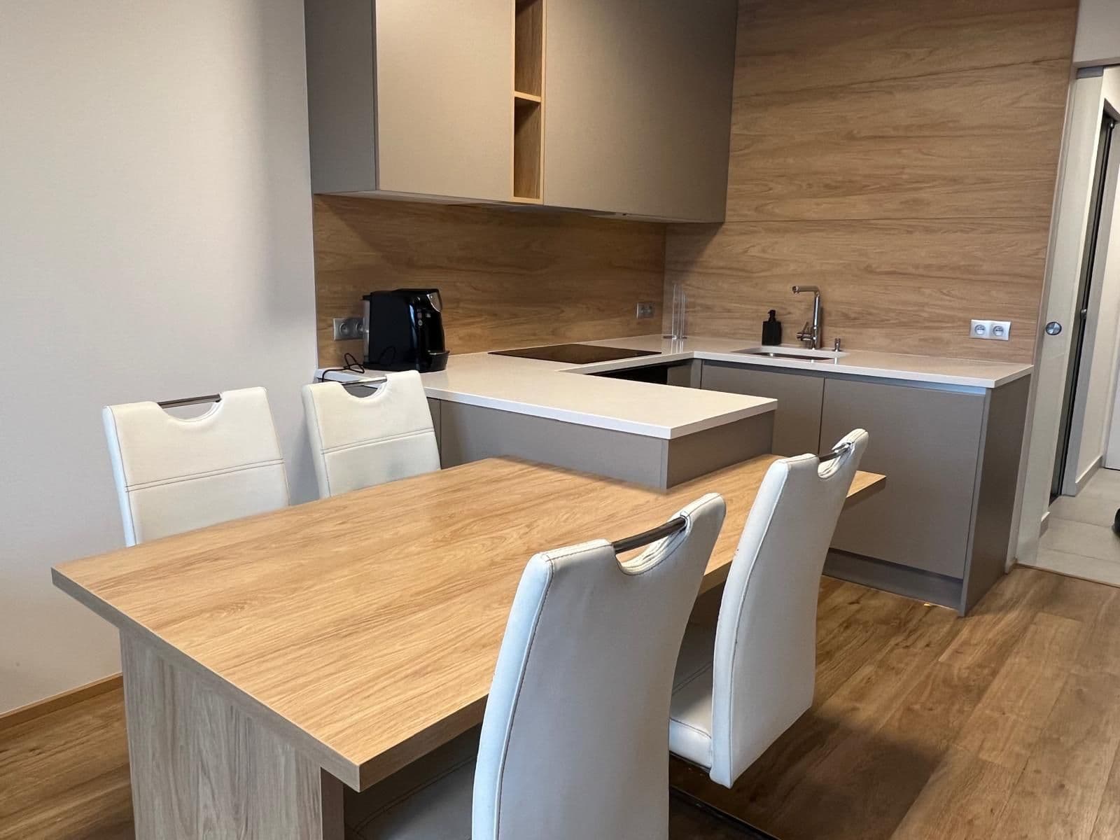 1 bedroom with open-plan kitchen flat to rent, 67 m², Kurta Konráda, Prague, Prague 1 bedroom with open-plan kitchen flat to rent, 67 m², Kurta Konráda, Prague, Prague