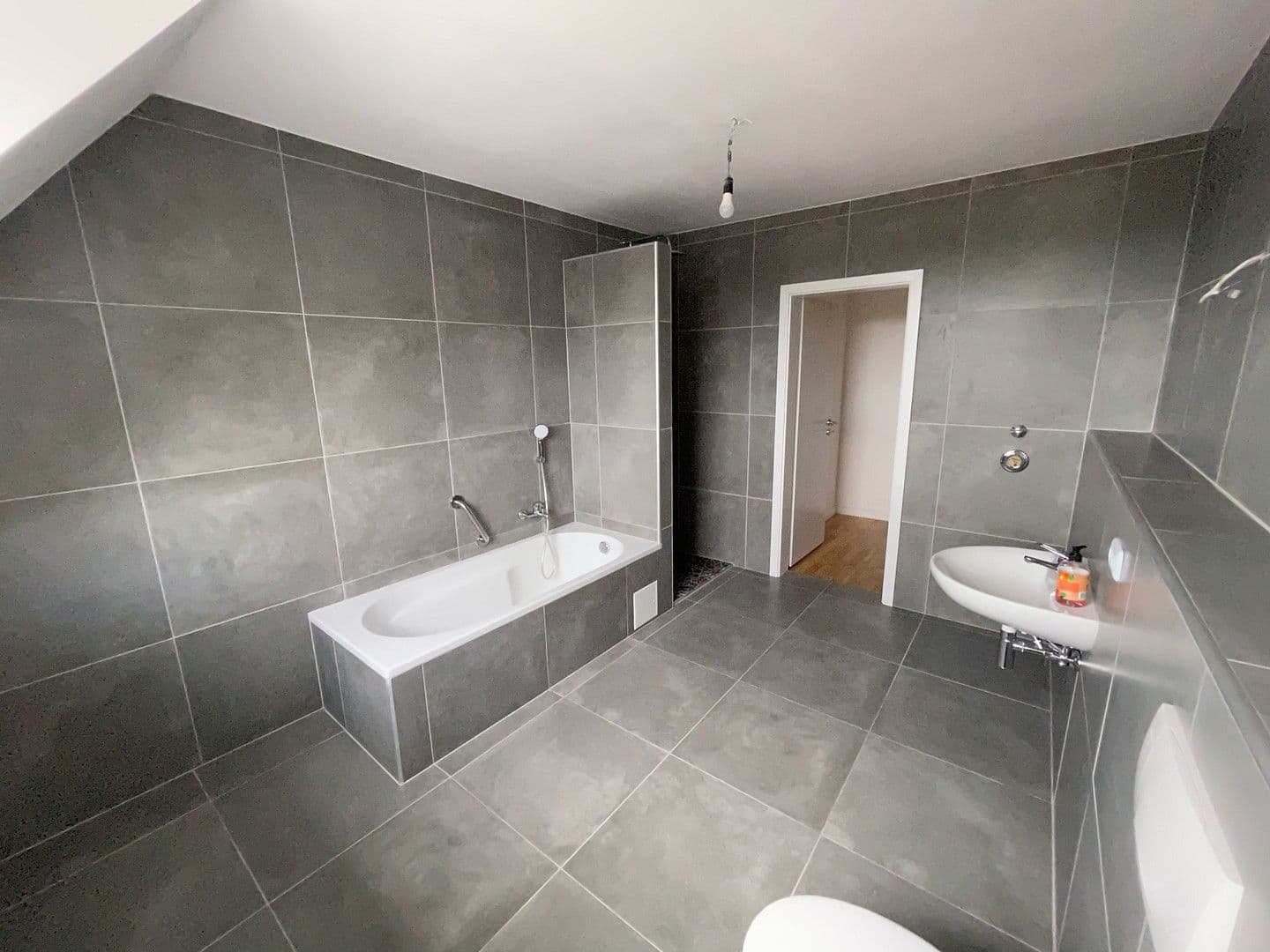 3 bedroom with open-plan kitchen flat to rent, 193 m², Bergstraße 16, Carlsberg, Rhineland-Palatinate 3 bedroom with open-plan kitchen flat to rent, 193 m², Bergstraße 16, Carlsberg, Rhineland-Palatinate