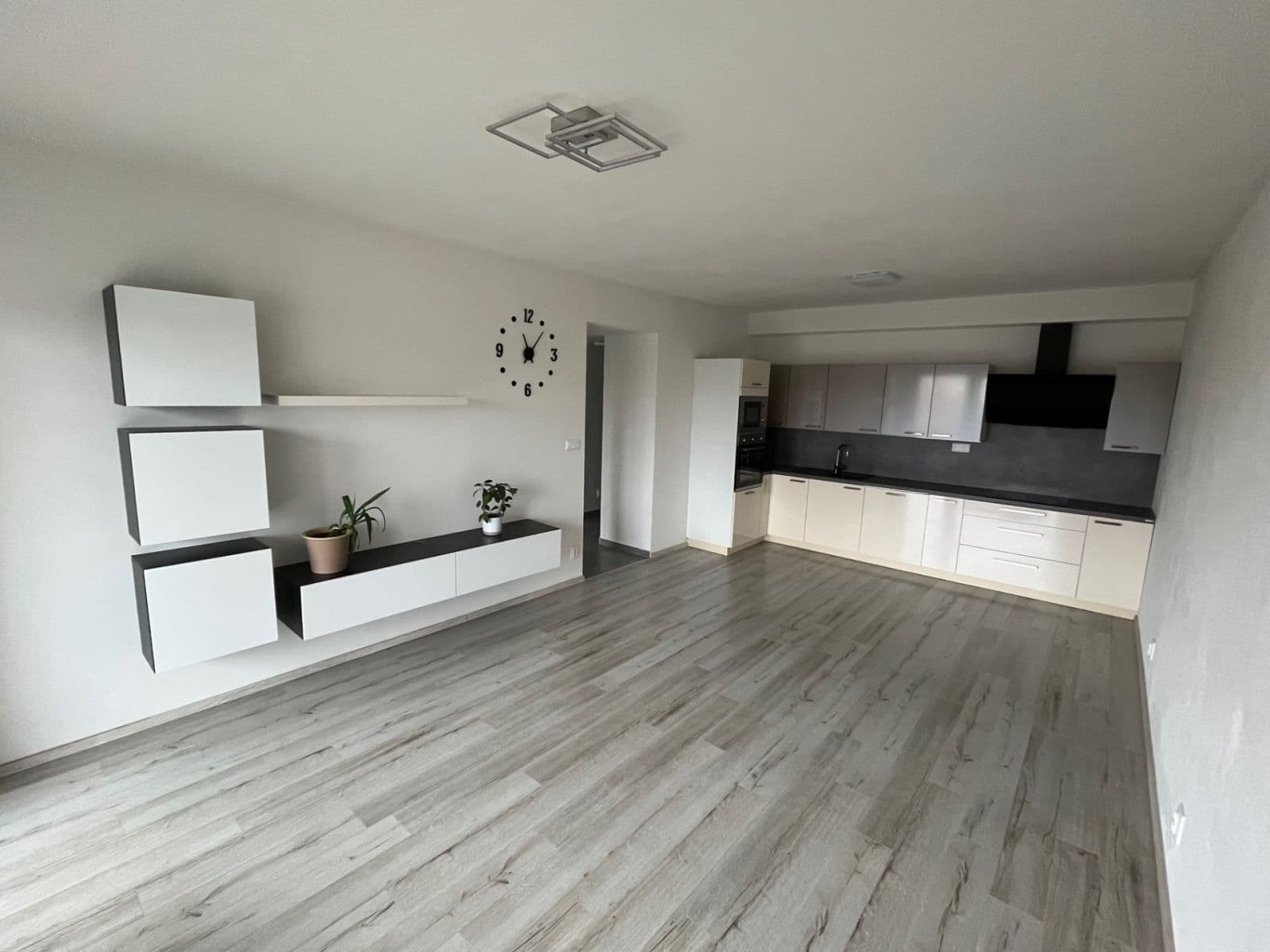 1 bedroom with open-plan kitchen flat to rent, 55 m², Papírnická, Plzeň, Plzeňský Region 1 bedroom with open-plan kitchen flat to rent, 55 m², Papírnická, Plzeň, Plzeňský Region