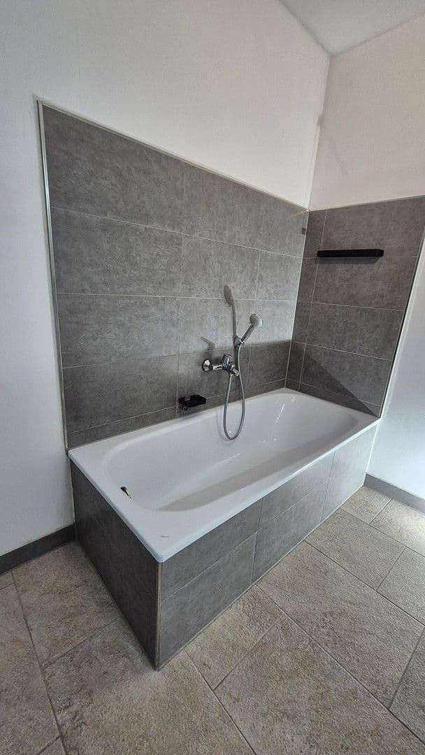 2 bedroom with open-plan kitchen flat to rent, 105 m², Worms, Rhineland-Palatinate 2 bedroom with open-plan kitchen flat to rent, 105 m², Worms, Rhineland-Palatinate