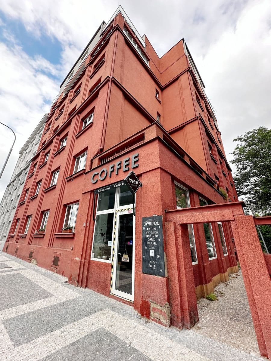 1 bedroom with open-plan kitchen flat to rent, 66 m², Tusarova, Prague, Prague 1 bedroom with open-plan kitchen flat to rent, 66 m², Tusarova, Prague, Prague