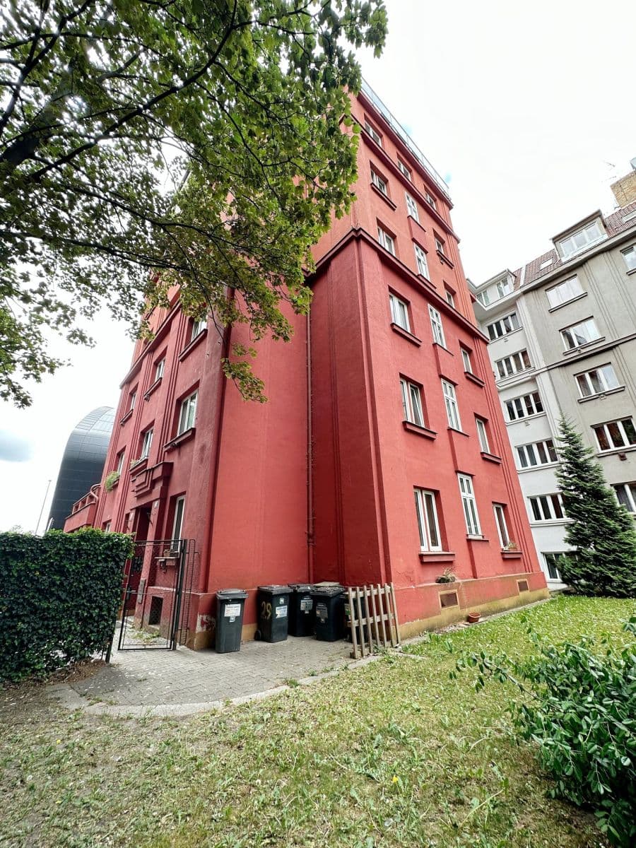 1 bedroom with open-plan kitchen flat to rent, 66 m², Tusarova, Prague, Prague 1 bedroom with open-plan kitchen flat to rent, 66 m², Tusarova, Prague, Prague