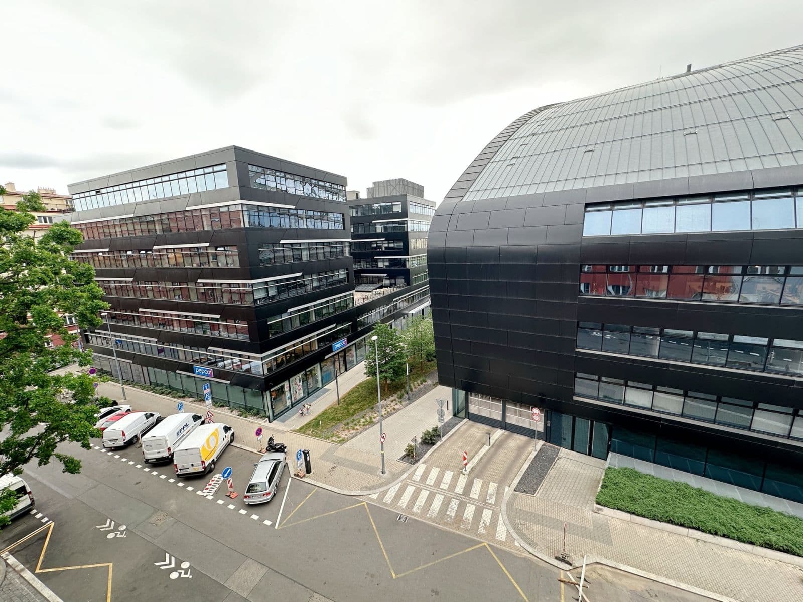 1 bedroom with open-plan kitchen flat to rent, 66 m², Tusarova, Prague, Prague 1 bedroom with open-plan kitchen flat to rent, 66 m², Tusarova, Prague, Prague