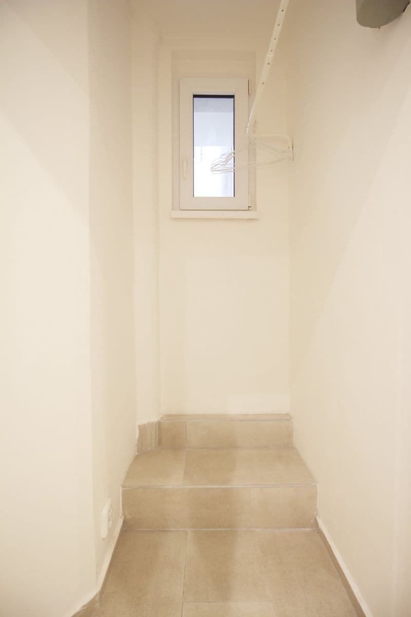 1 bedroom with open-plan kitchen flat to rent, 66 m², Tusarova, Prague, Prague 1 bedroom with open-plan kitchen flat to rent, 66 m², Tusarova, Prague, Prague