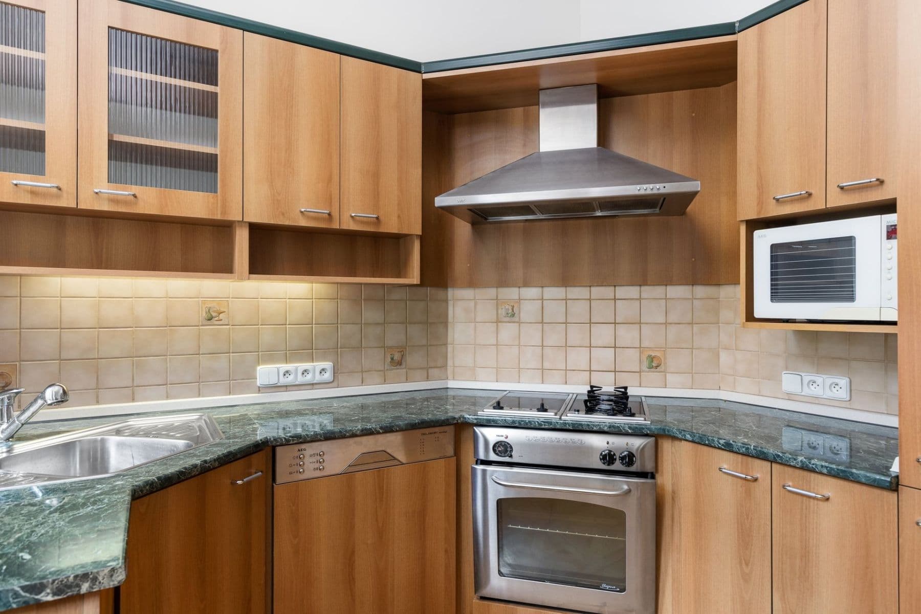 2 bedroom with open-plan kitchen flat to rent, 104 m², dr. Zikmunda Wintra, Prague, Prague 2 bedroom with open-plan kitchen flat to rent, 104 m², dr. Zikmunda Wintra, Prague, Prague