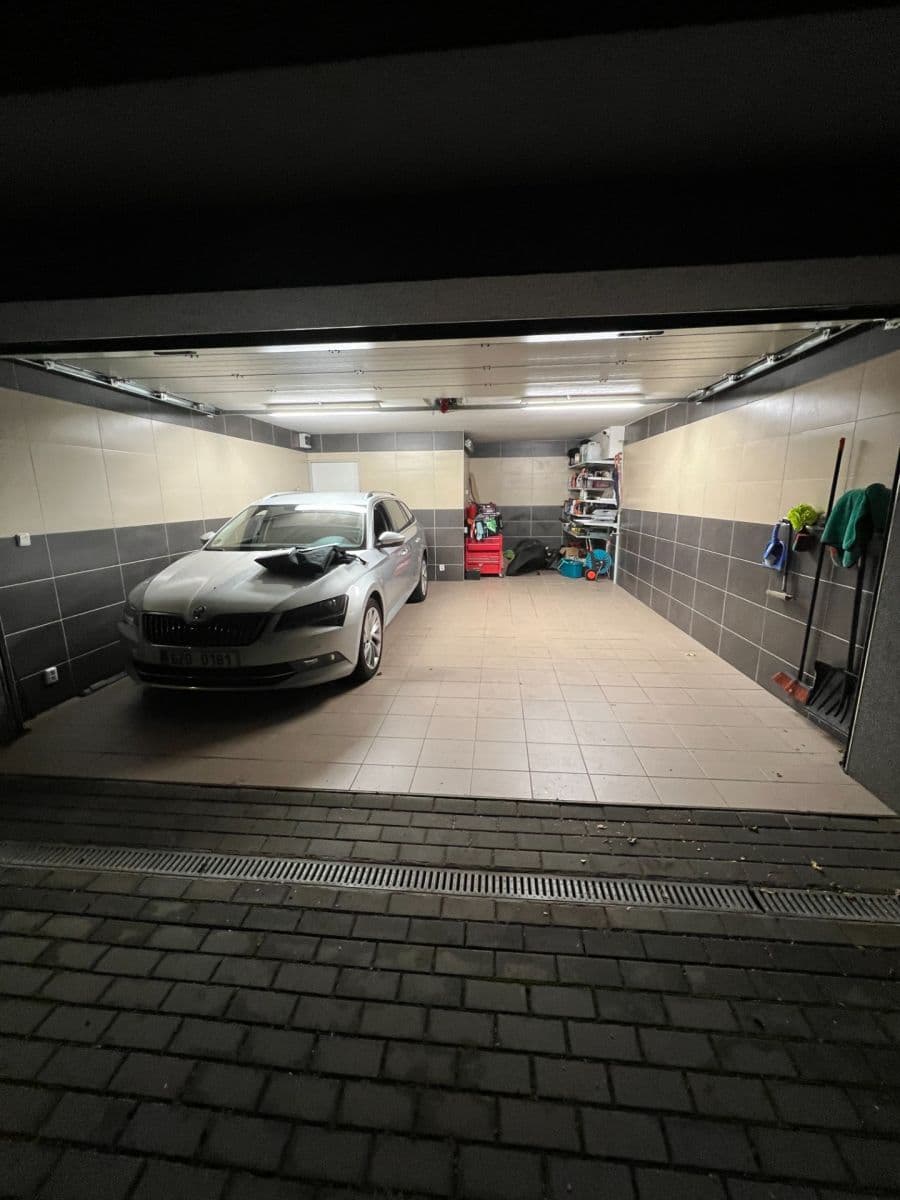 garage to rent, 32 m², Zemkova, Brno, Jihomoravský Region garage to rent, 32 m², Zemkova, Brno, Jihomoravský Region