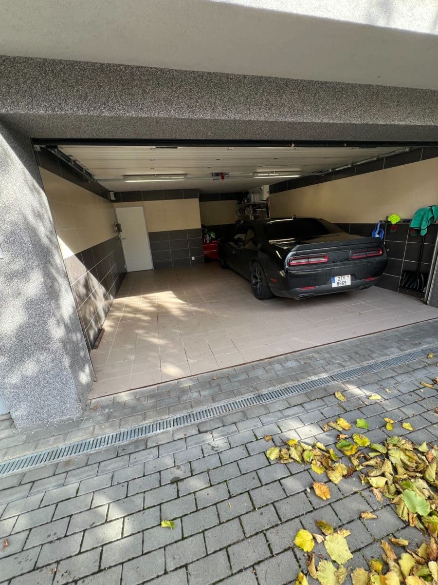 garage to rent, 32 m², Zemkova, Brno, Jihomoravský Region garage to rent, 32 m², Zemkova, Brno, Jihomoravský Region