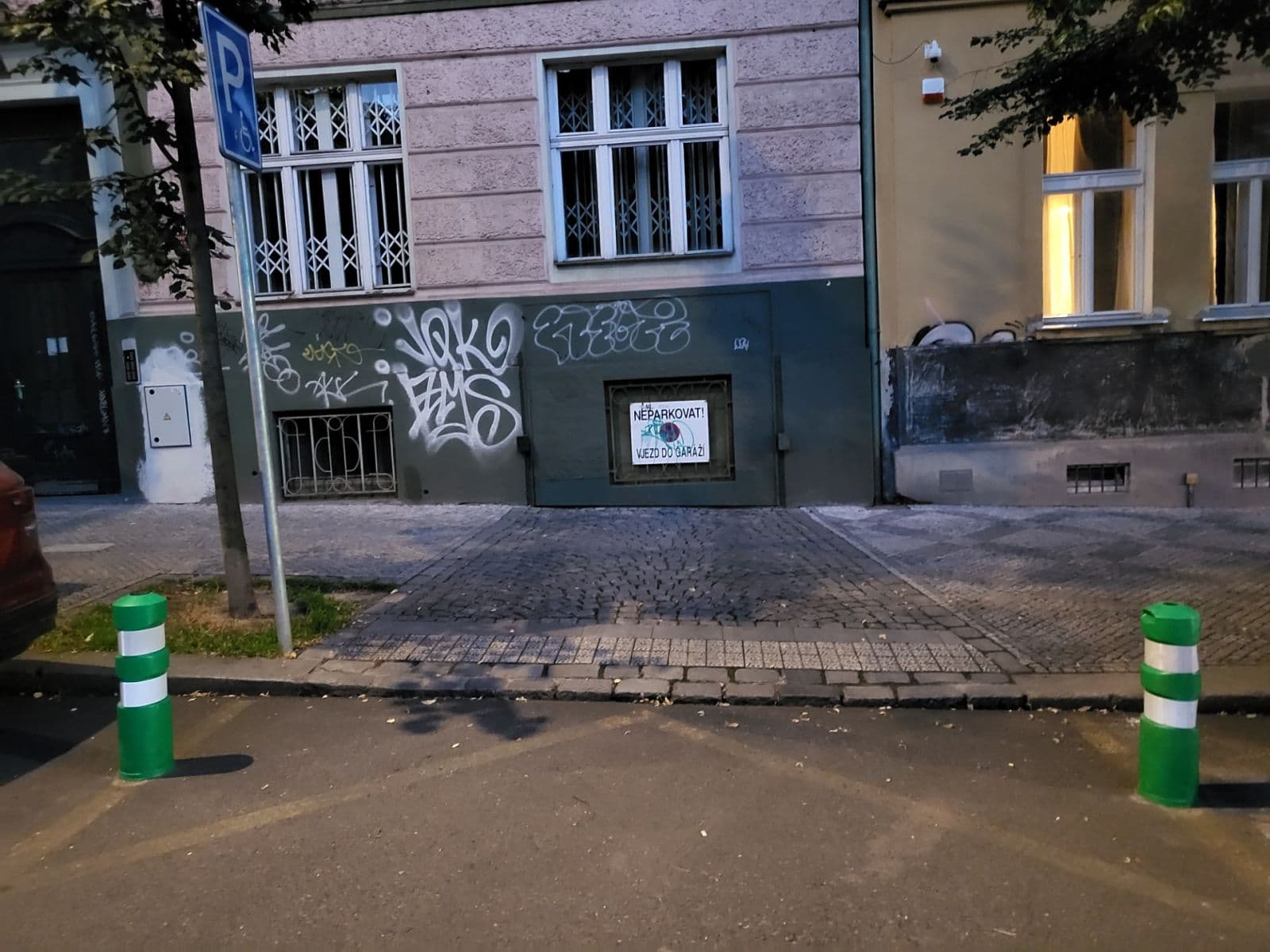 garage to rent, 13 m², Ruská, Prague, Prague garage to rent, 13 m², Ruská, Prague, Prague