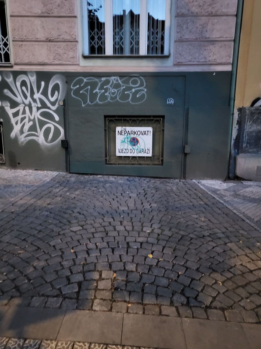 garage to rent, 13 m², Ruská, Prague, Prague garage to rent, 13 m², Ruská, Prague, Prague