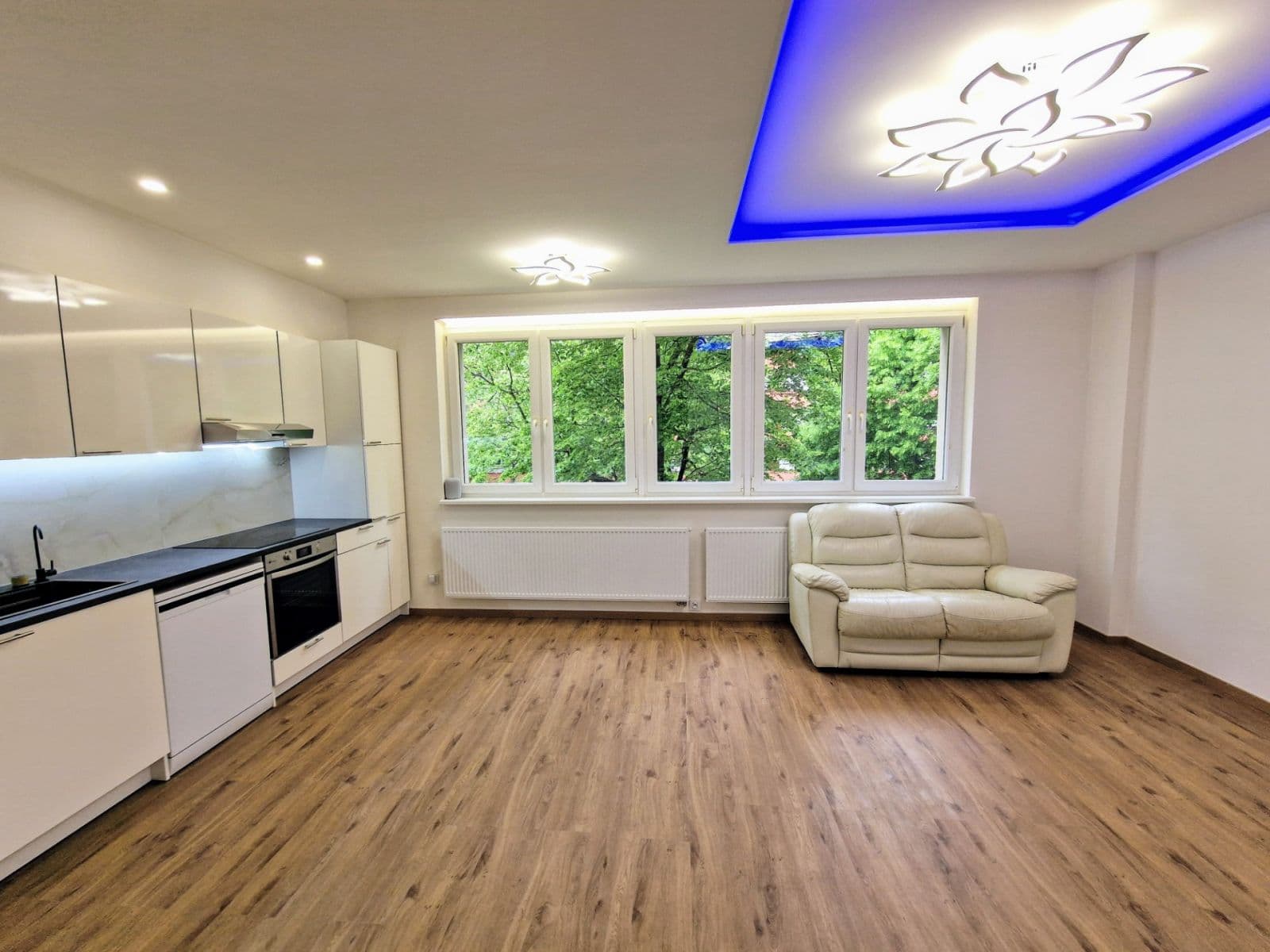 1 bedroom with open-plan kitchen flat to rent, 43 m², Humpolecká, Prague, Prague 1 bedroom with open-plan kitchen flat to rent, 43 m², Humpolecká, Prague, Prague