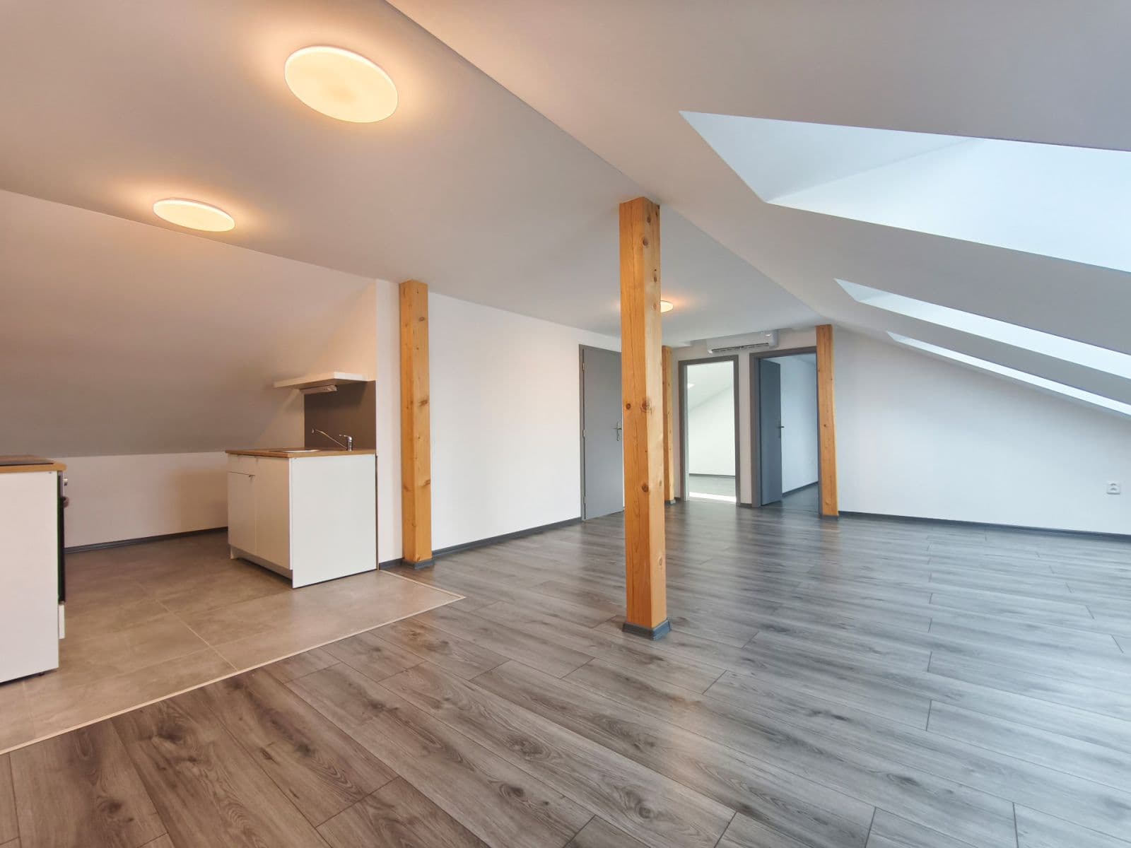 2 bedroom with open-plan kitchen flat to rent, 89 m², Švestková, Tišice, Středočeský Region 2 bedroom with open-plan kitchen flat to rent, 89 m², Švestková, Tišice, Středočeský Region