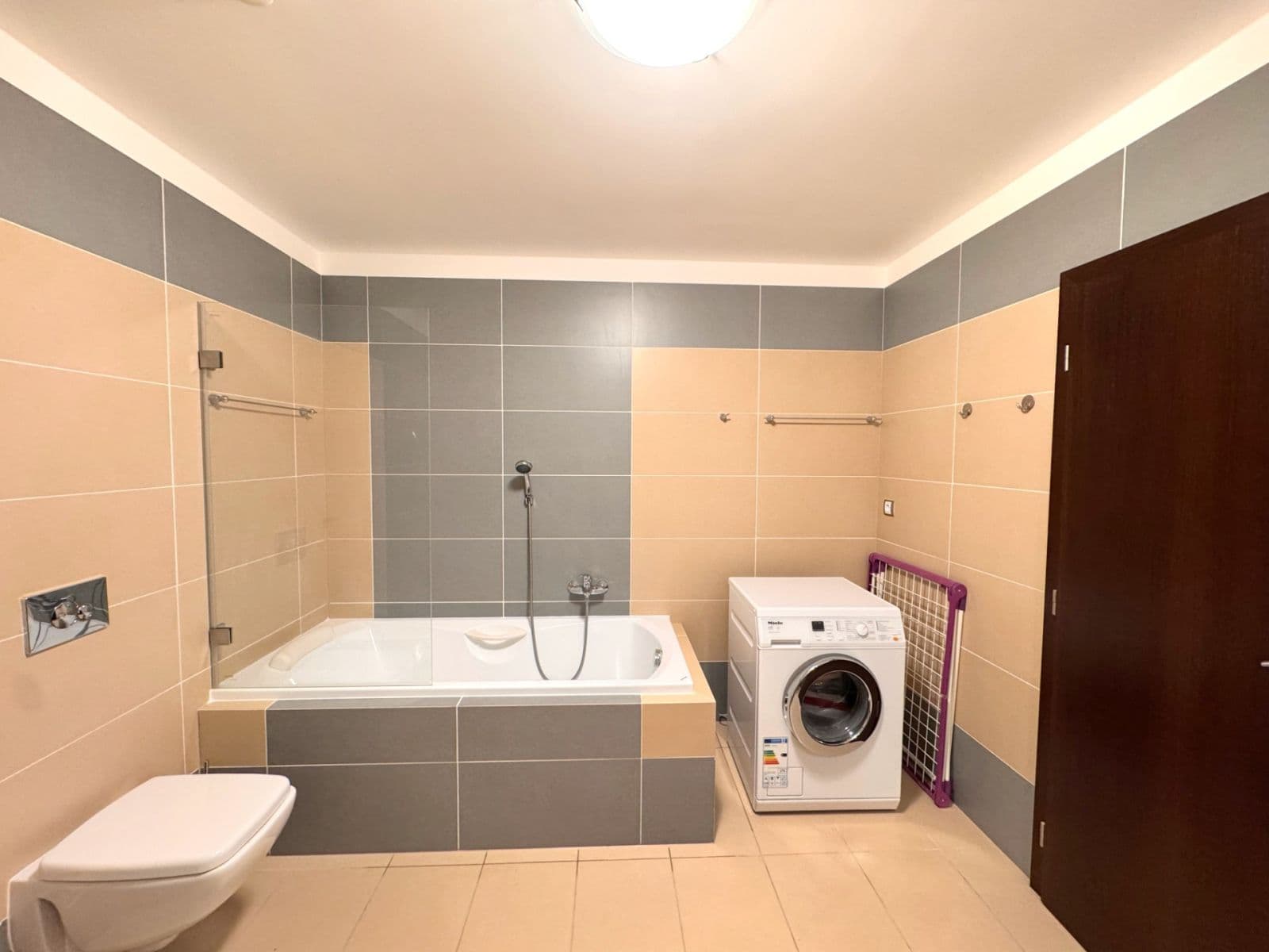 2 bedroom with open-plan kitchen flat for sale, 96 m², Pražská silnice, Karlovy Vary, Karlovarský Region 2 bedroom with open-plan kitchen flat for sale, 96 m², Pražská silnice, Karlovy Vary, Karlovarský Region