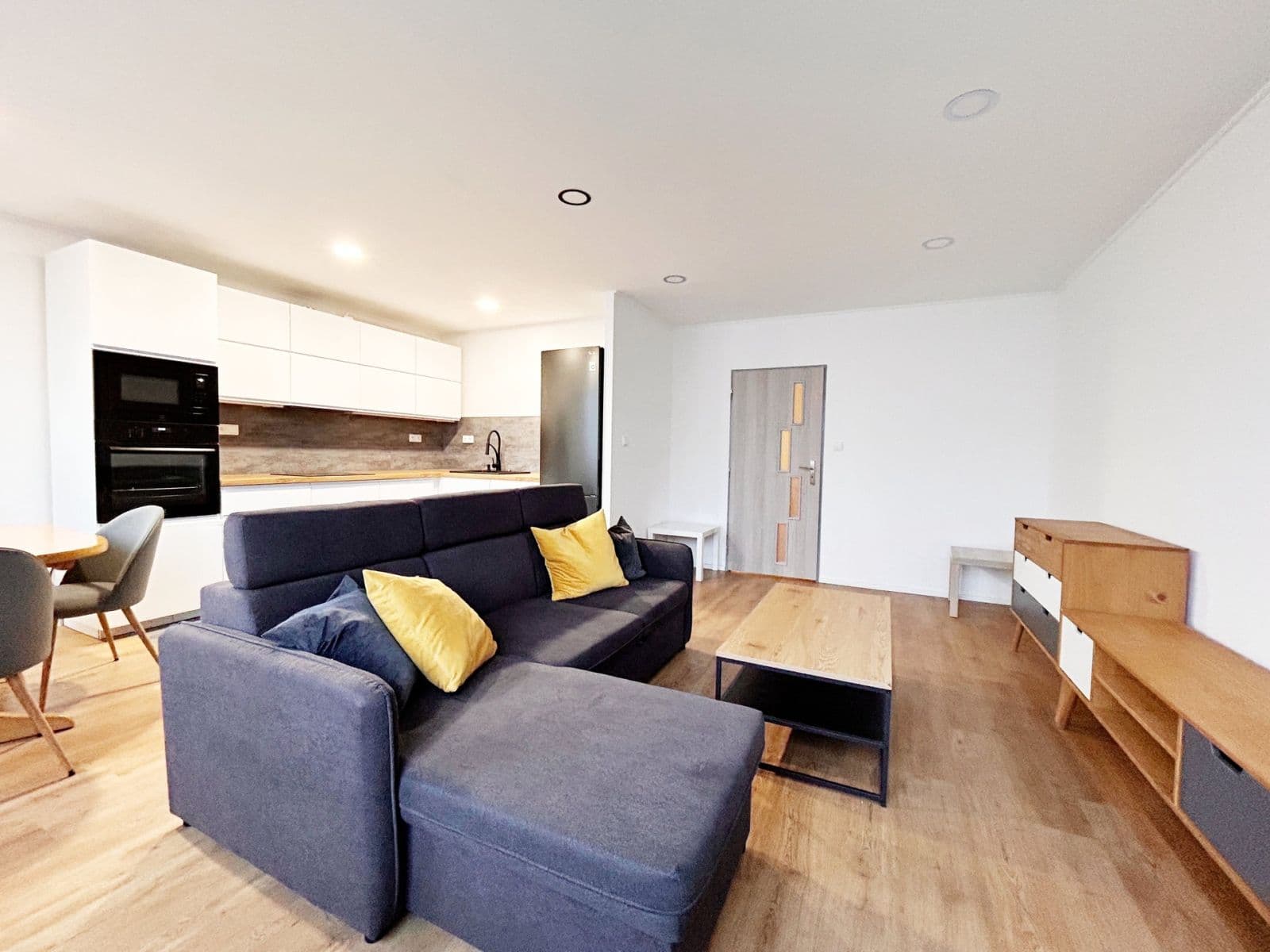 2 bedroom with open-plan kitchen flat to rent, 68 m², Děčínská, Kladno, Středočeský Region 2 bedroom with open-plan kitchen flat to rent, 68 m², Děčínská, Kladno, Středočeský Region